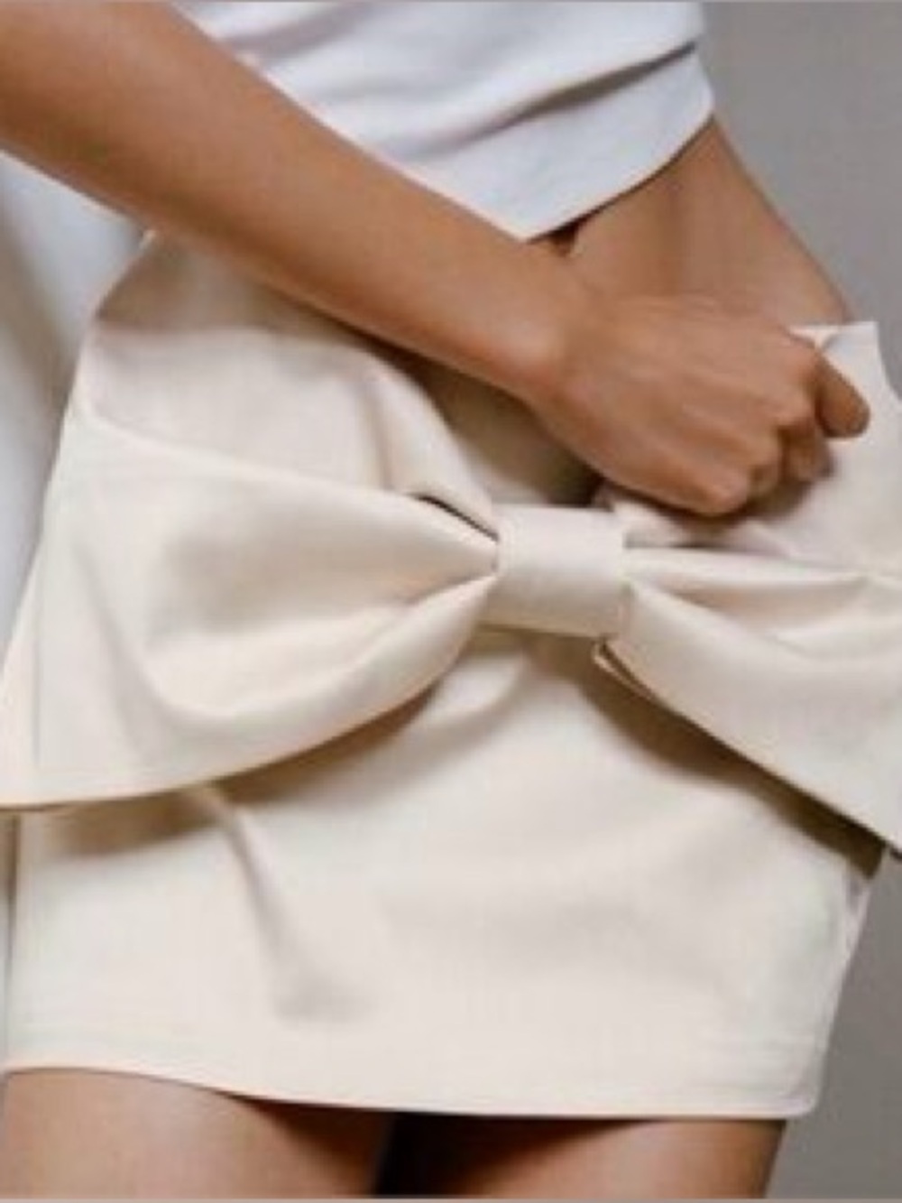 Zara Ivory Cream Satin Mini Skirt with Chic Girly Oversized Bow Front SMALL New - Picture 2 of 10